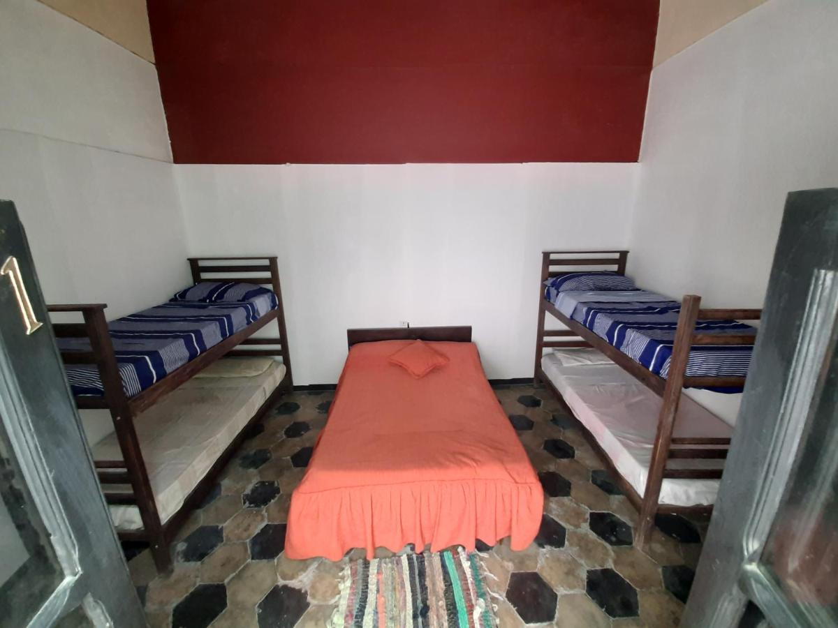 Plaza Hostel Sj 2 Салта Екстериор снимка