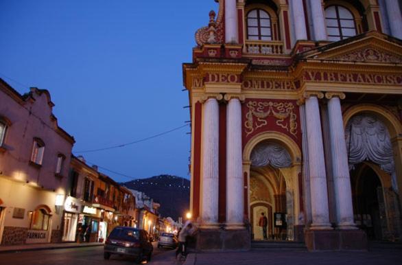 Plaza Hostel Sj 2 Салта Екстериор снимка