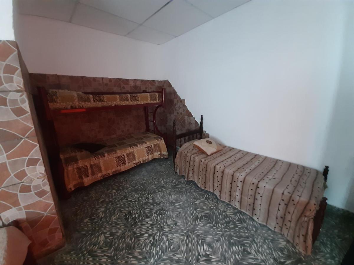 Plaza Hostel Sj 2 Салта Екстериор снимка